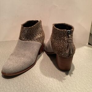 TOMS LeilaAnkleBoot,gray felt lower,metallic tweed upper,back zip,2 1/2”heel,8.5